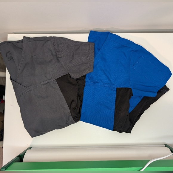 🖤 2 MOBB Colorblock Scrub Tops - Picture 1 of 9